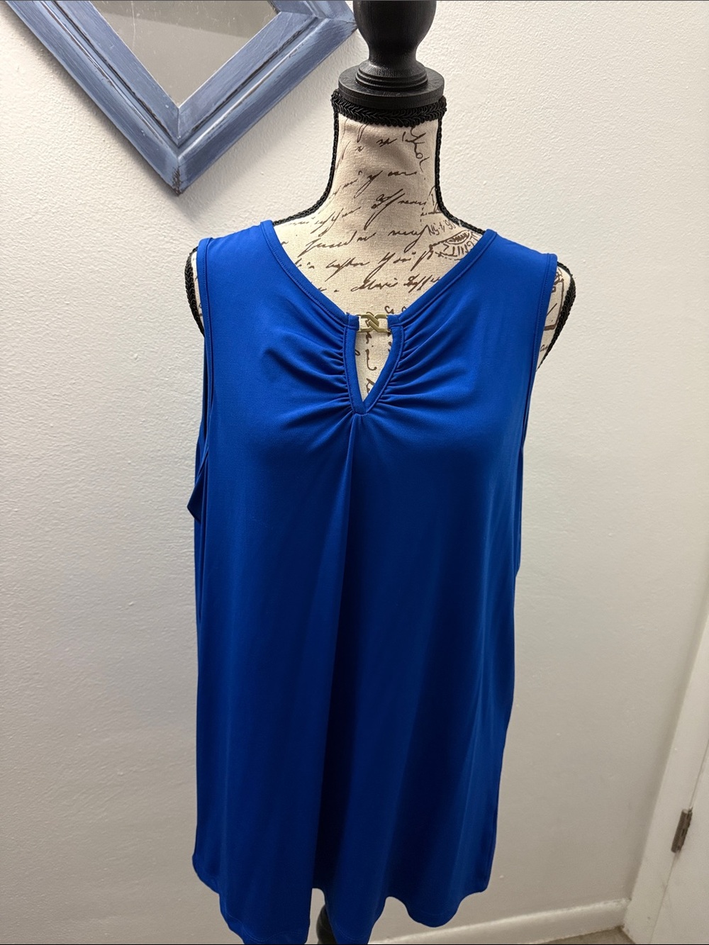 Sleeveless Keyhole Tank Top in Royal Blue